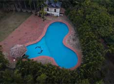  hotel with swimming pool 